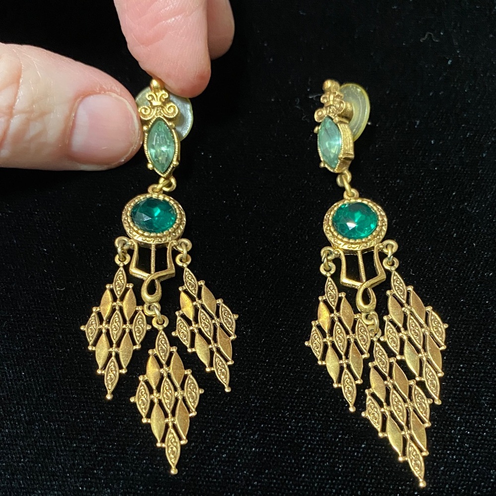 Vintage long Elegant Gold and Green crystal Dangle pierced Earrings - Picture 10 of 11